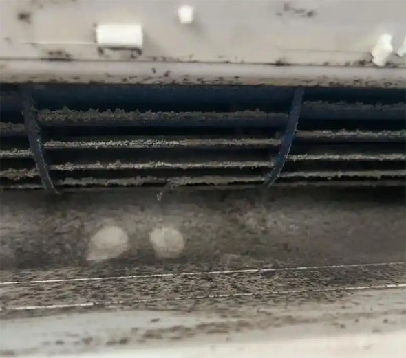 大邑空调吹的风有股烧焦味是怎么回事